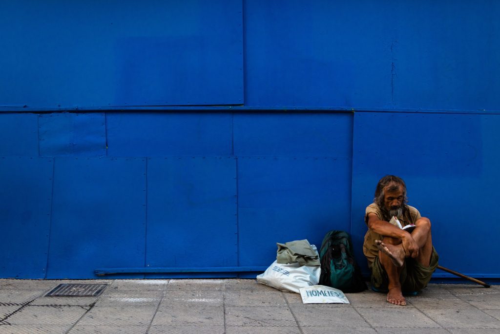 Desigualdades sociais e o impacto socioeconômico do uso de drogas no Brasil